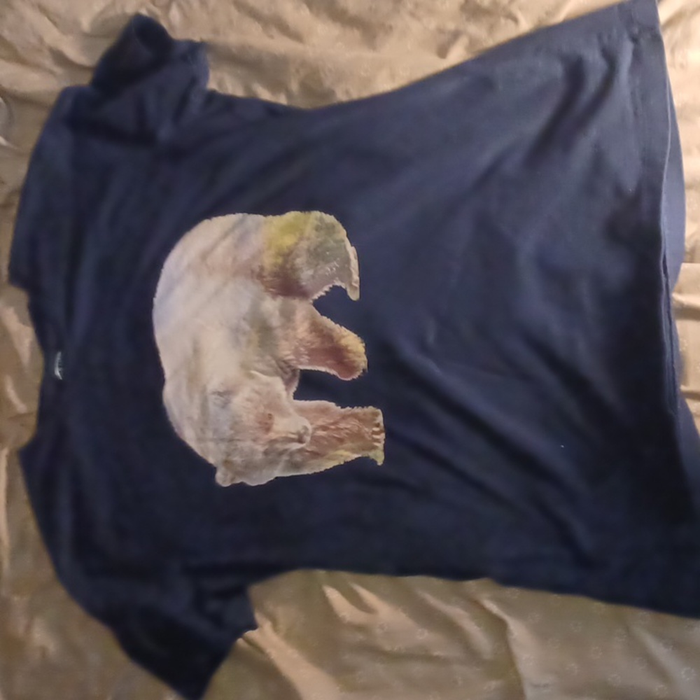 BEAR TSHIRT SIZE LARGE